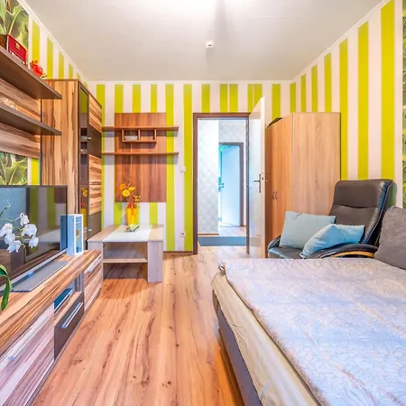 아파트 Comfortable 4 In Laatzen Near Trade Fair *