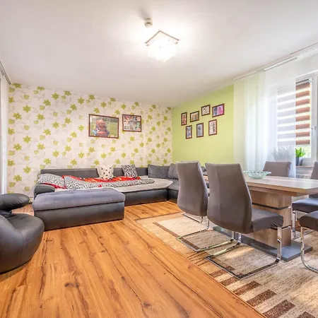 Comfortable 4 In Laatzen Near Trade Fair *