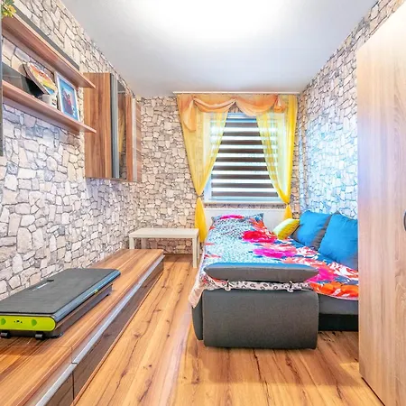 Comfortable 4 In Laatzen Near Trade Fair